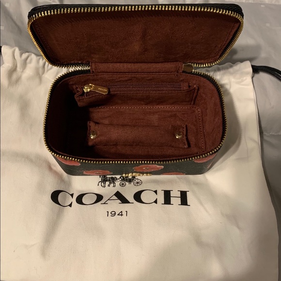 Coach Vanity Bag - Picture 3 of 6